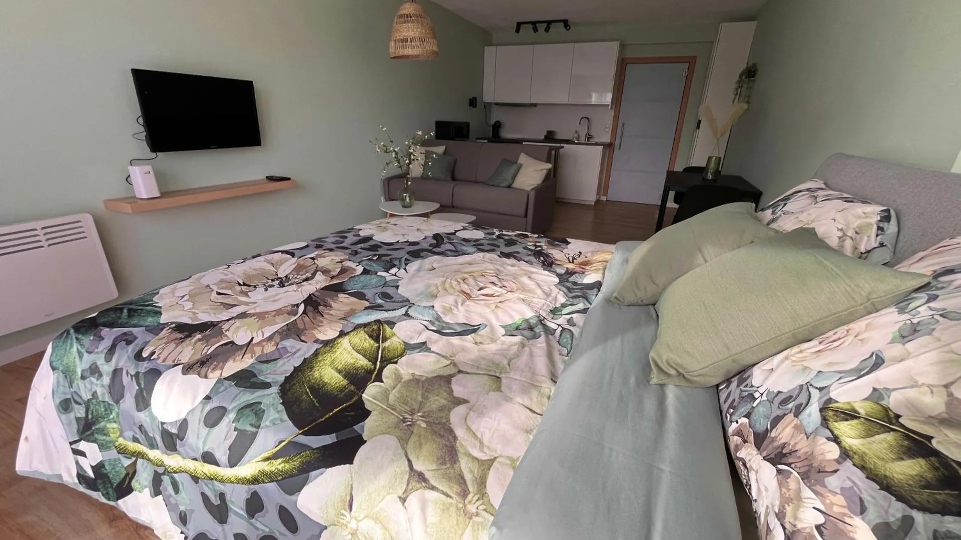 Studio Mani Ostend 0*,