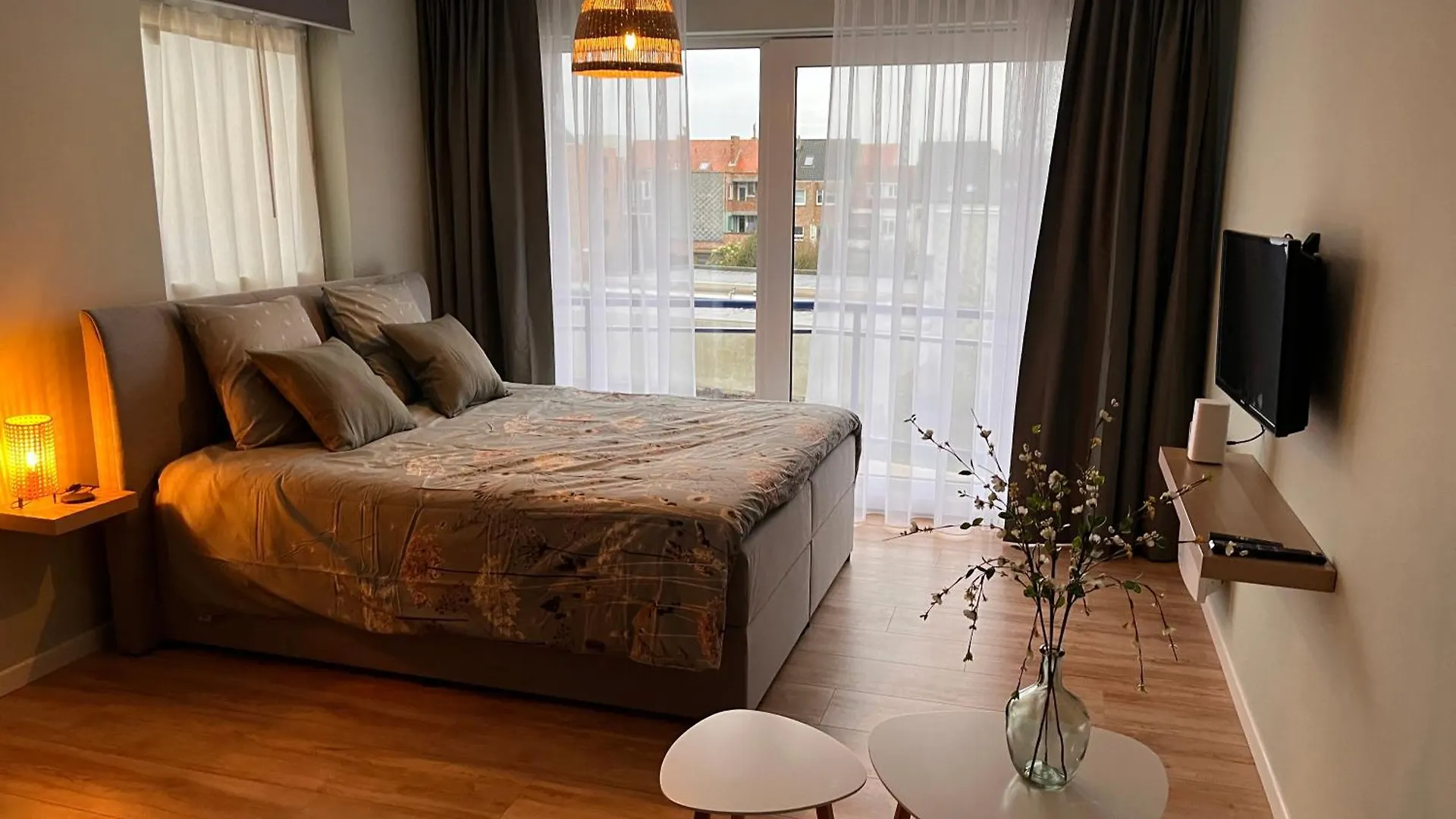 Studio Mani Ostende 0*,